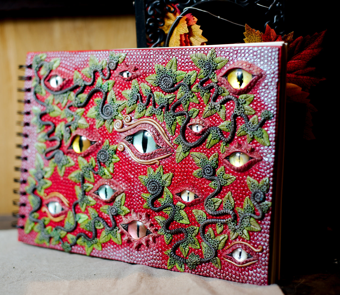 ✨ Le Grimoire aux 100 Yeux – Gardien des Arcanes